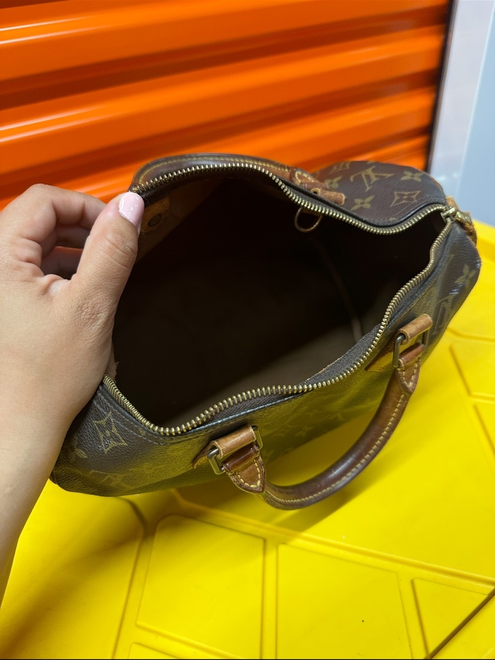 Vintage Louis Vuitton Monogram Speedy Handbag – Authentic - Picture 4 of 9